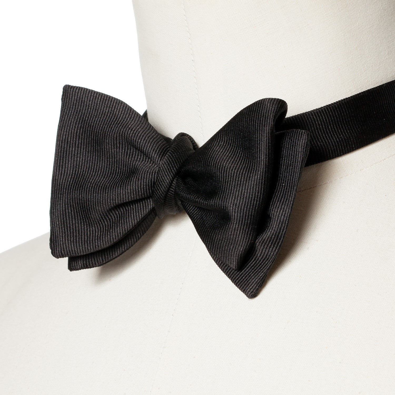 Black Bow Tie made of pure Silk